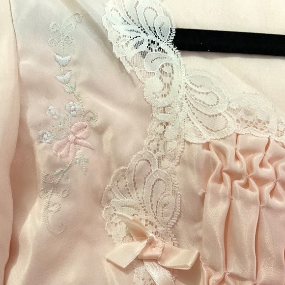 Vintage Peach Barbizon Cottage Core Satin Gown with Lace Trim Sz Small Petite - Picture 4 of 16